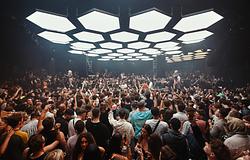 Négy estére robban fel Ibiza: itt a Pacha 2026-os szezonnyitó hétvégéje