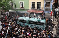 U2: busz tetejéről forgatták a Street Of Dreams klipjét Mexikóvárosban
