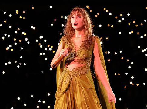 Taylor Swift egyre közelebb érzi magához country gyökereit