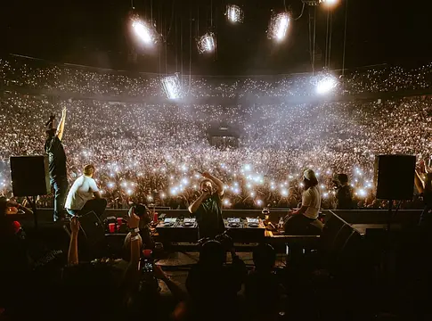 Fred again.. és a LATIN MAFIA kiadta a mexikóvárosi koncert teljes hanganyagát
