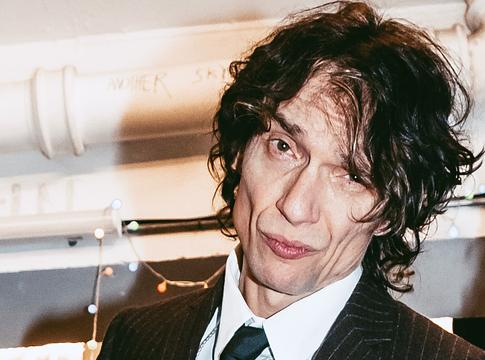 Justin Hawkins turnéra indul podcastjával – a The Darkness frontembere élőben is hozza a sztorikat