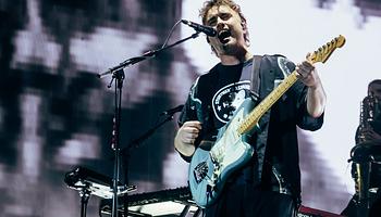 Sam Fender visszavonta a drágább első soros jegyeket a rajongók tiltakozása után