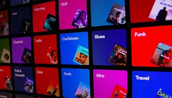 Titkos Spotify-szűrés miatt perel egy független zenész