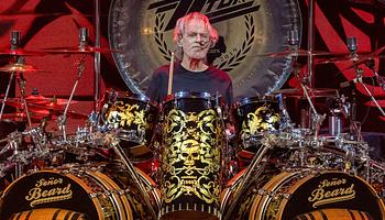 Elhunyt Frank Beard, a ZZ Top dobosa, 77 éves volt