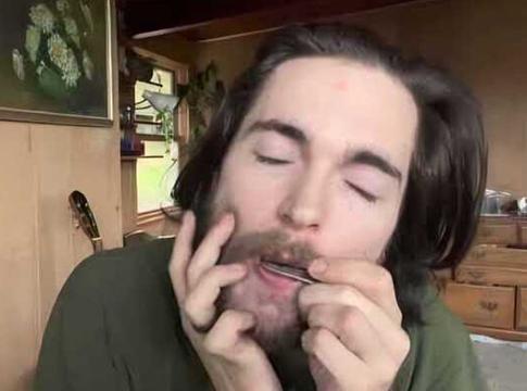 Ősi hangszerrel a techno ritmusán – Boing Music videója tarol