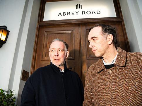 Rave az Abbey Road falai között: történelmi éjszaka készül Londonban