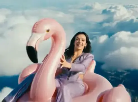 AI-énekesnő új klippel jelentkezett, de vegyes fogadtatásban részesült