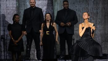 Céline Dion könnyek között tért vissza Párizsban