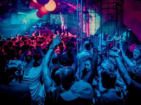 Szúrásos támadások gyanúja a berlini Matrix klubban