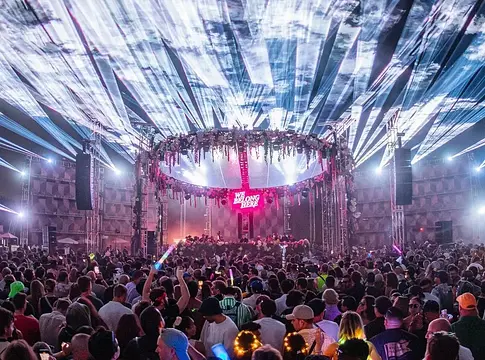 MEDUZA, Ben Böhmer és Steve Angello a Central Parkban