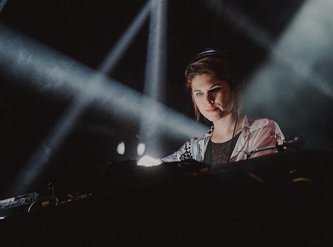 DJ-pult és híradóstúdió között: új szerepben mutatkozik be Helene Reiner