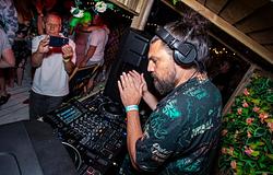 Southamptoni DJ Guinness-rekordra tör: 32 lemezbolt egy nap alatt