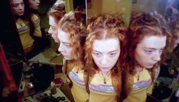 Melissa Auf der Maur könyvben rendezi ’90-es évekbeli rockfotóit