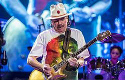 Carlos Santana tisztázta: teljes mértékben támogatja Bad Bunny Super Bowl-fellépését