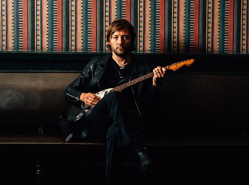 Tom Rowley: az Arctic Monkeys-turné formálta első szólólemezét