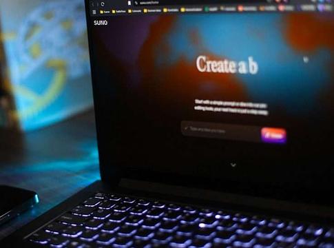 Kétmillió előfizetőnél jár a Suno, miközben jogi fronton is helyt kell állnia