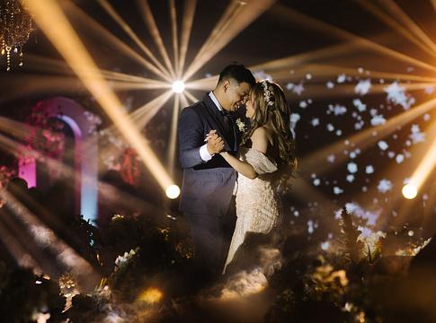A jó DJ nemcsak zenél, hanem munkát is épít a helyszínekkel