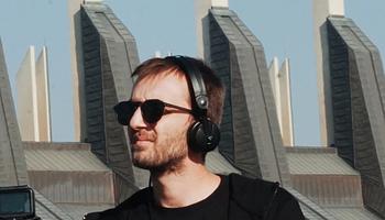 Baloski új dala, az „Ereba” a hipnotikus techno mélyére vezet