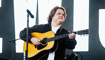 Lewis Capaldi a kiégésről és a glastonburyi összeomlásról: többé nem ad félmunkát
