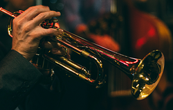AI-gyanús dalok jelentek meg elhunyt jazzlegendák profiljain