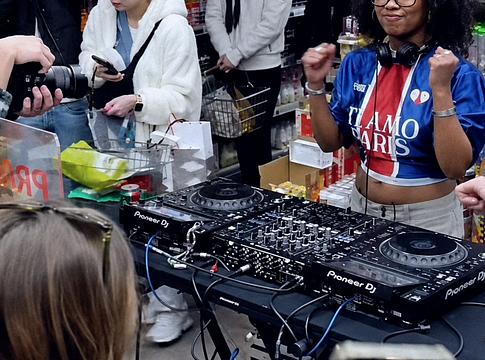 Virális videók vagy valódi DJ-zés? Megosztotta a szcénát egy Reddit-vita