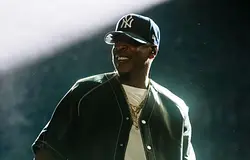 Jay-Z rekordot döntött a Yankee Stadiumban, a záróestet biztonsági incidens zavarta meg