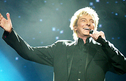 Barry Manilow fellépéseit elhalasztja egészségügyi okok miatt