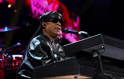 Stevie Wonder turnén ünnepli a Songs In The Key Of Life 50. évfordulóját