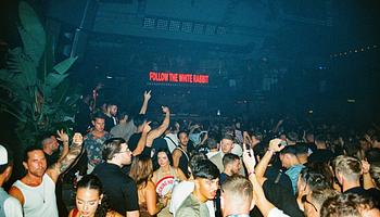 Jean-Michel Jarre először lép fel az ibizai Amnesia klubban