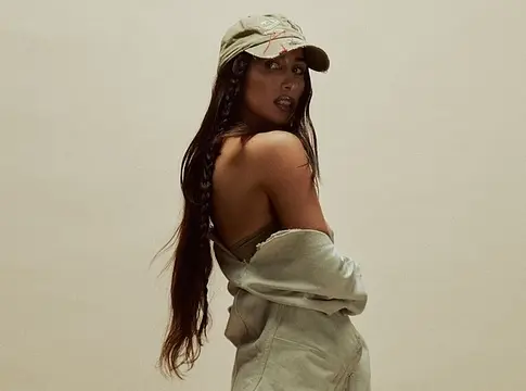 Surusinghe júniusban jön a dh2-n a Cutting Thread EP-vel, itt az FRIED