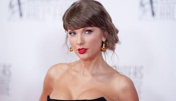 Taylor Swift 50 ezer dollárral segíti a balesetben megsérült édesanyát