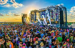 A vihar elmosta a Wicked Oaks Fesztivált Austinban