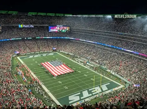 Green Day nyitja a Super Bowl 60-at, Bad Bunny a félidős show főszereplője