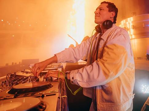 Tiësto visszatér Londonba: nagyszabású nyári show a Silverworks Islanden