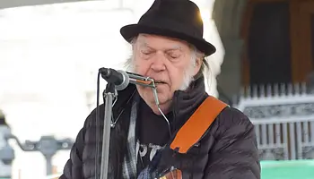 Neil Young újra perli Trump körét a „Rockin’ in the Free World” miatt