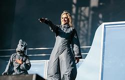 Camila Cabello meglepetésfellépése egy iowai esküvőn
