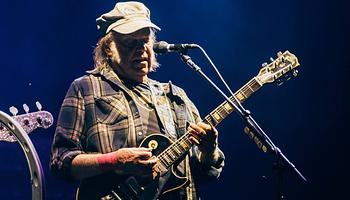 Neil Young új dallal támadja a Trump-adminisztrációt