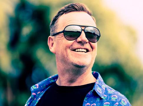 Nick Warren bemutatta első szólóalbumát, a Turbulence-t