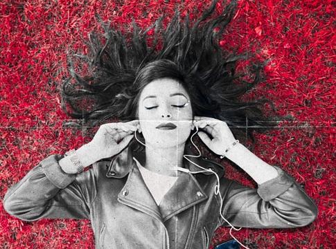 Tudományosan bizonyított: a férfiak 16, a nők 19 éves koruk körül találják meg életük zenéjét