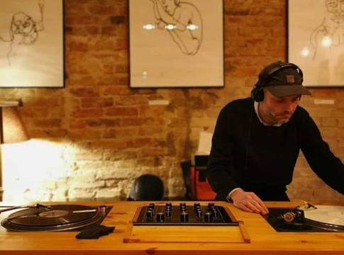 DJ Phonatic fellépését aktivisták tiltakozása után mondták le Berlinben