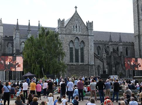 Eddie Vedder, Bono és Hozier is búcsút vett Glen Hansardtól Dublinban