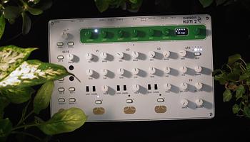 Nyström HUM 2: érzékelős, multitimbrális szinti generatív szekvencerekkel