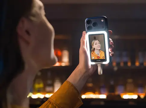 Insta360 Snap: hátlapi kamerás szelfik, tűéles előnézettel