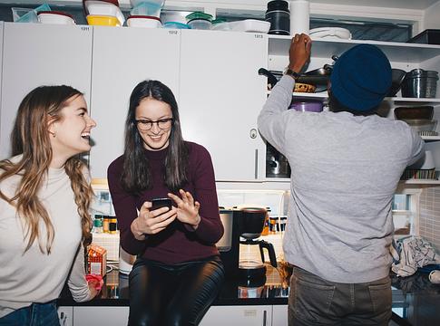 Kikkel laksz együtt? A bélflórádon is nyomot hagyhat