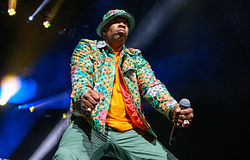 Busta Rhymes peren kívül rendezte a volt asszisztensével zajló ügyet