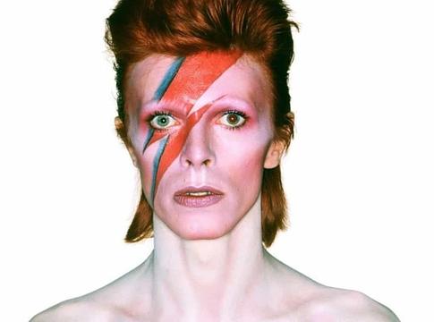 David Bowie legendás „Aladdin Sane” portréja aukcióra kerül Londonban