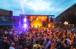 Késelés miatt szakítottak félbe egy teltházas drum and bass bulit Birminghamben