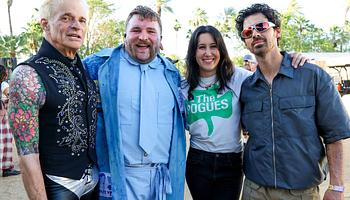 Teddy Swims nagyot húzott a Coachellán: Joe Jonasszal, Vanessa Carlttnnal és David Lee Roth-tal állt színpadra