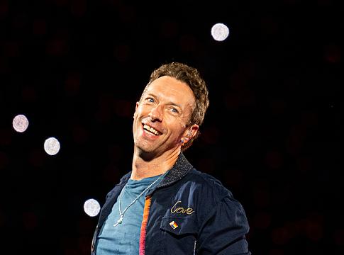 Chris Martin titkos esküvői meglepetése Staffordshire-ben