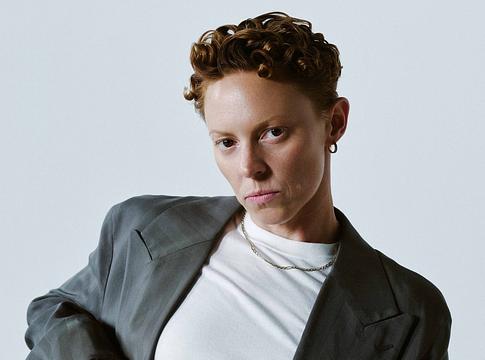 La Roux új dala az önmagához vezető útról szól